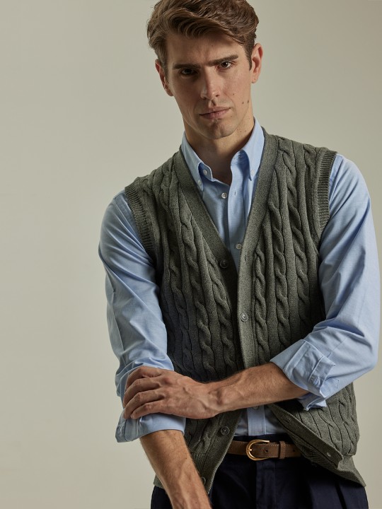 CABLE KNIT VEST WITH GRAY POCKETS PuroEGO