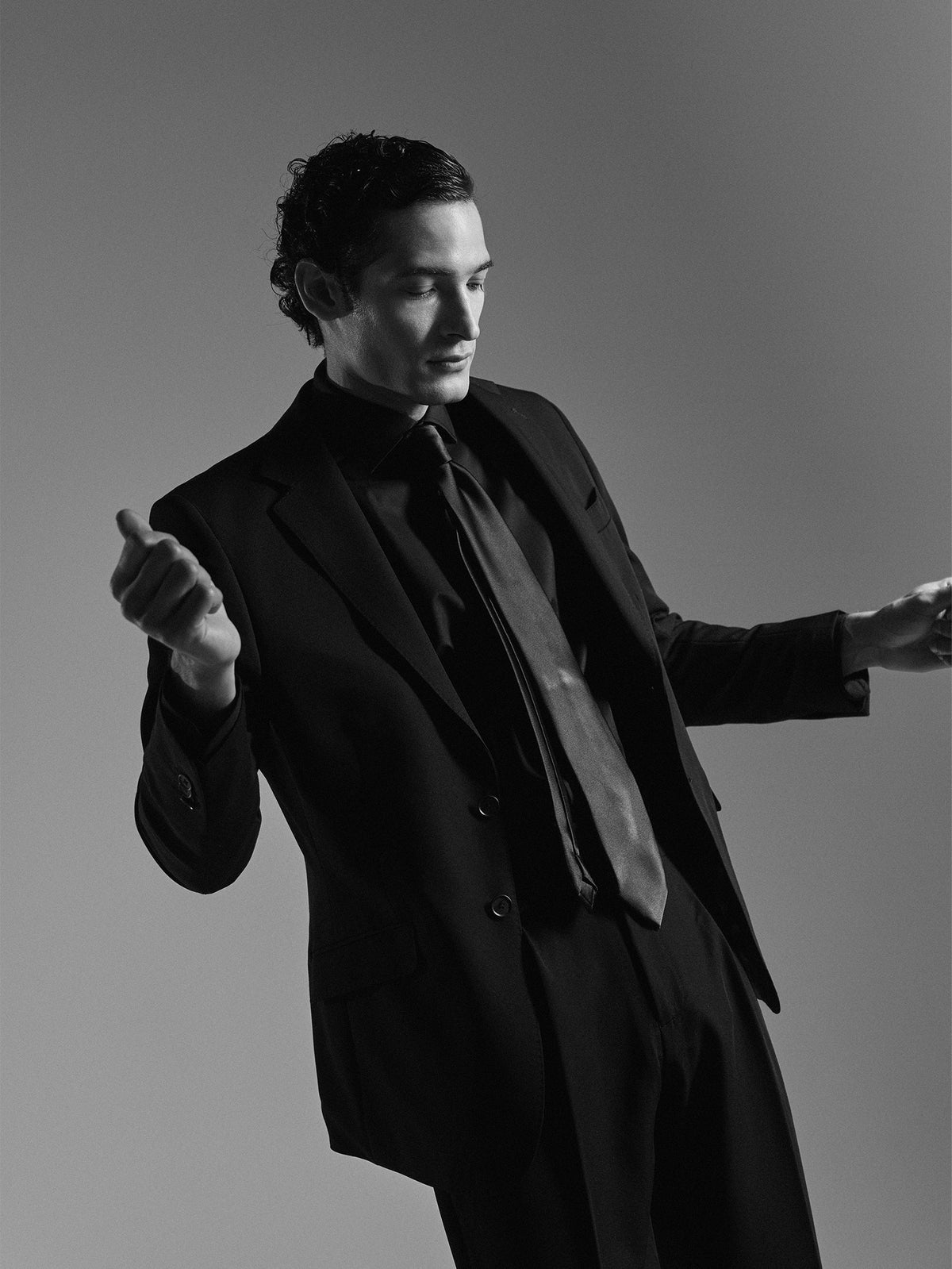 BLACK SOFT TEXTURE TIE