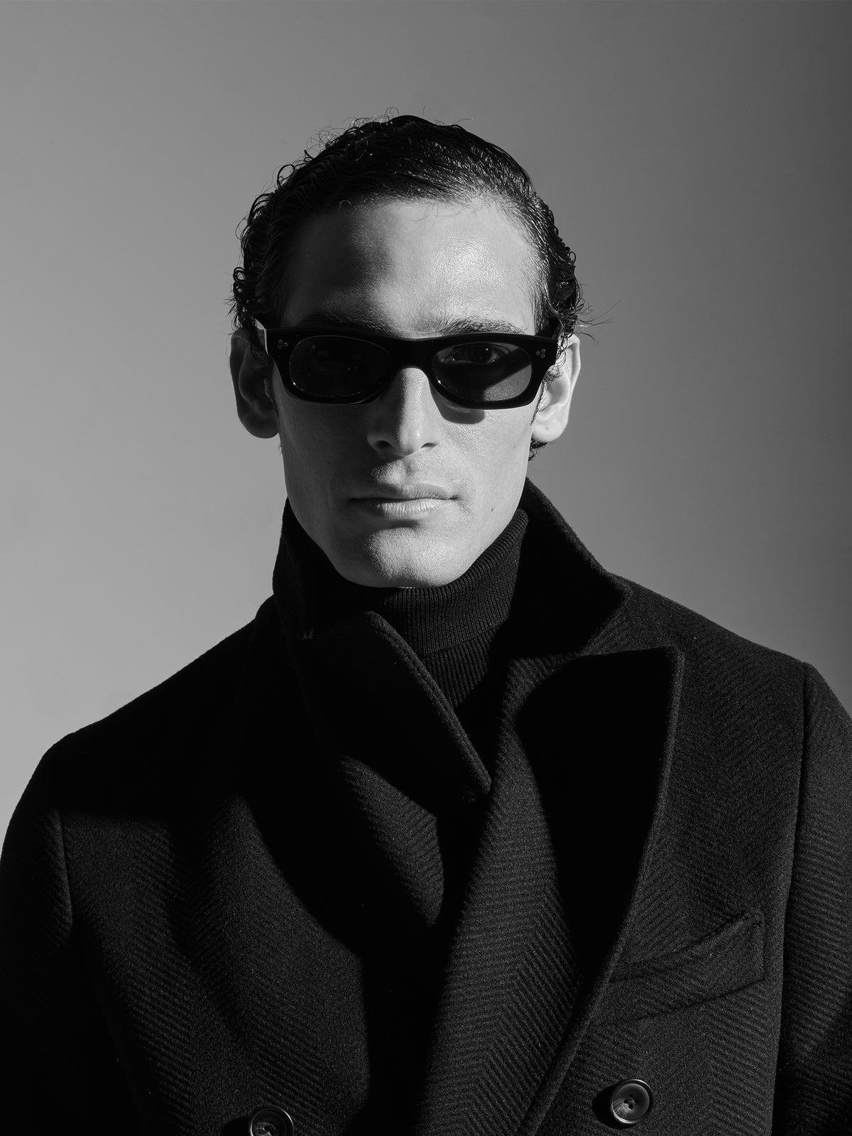 BLACK TURTLE NECK JUMPER