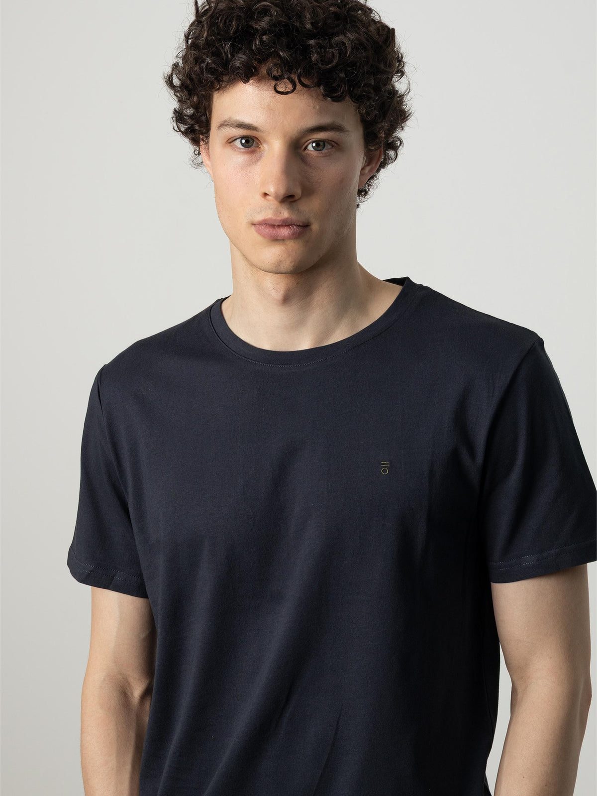 CAMISETA BÁSICA MARINO