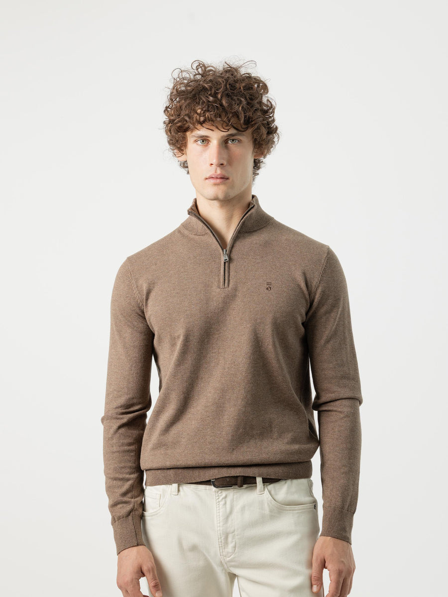 JERSEY CUELLO MOCK CREMALLERA MARRÓN