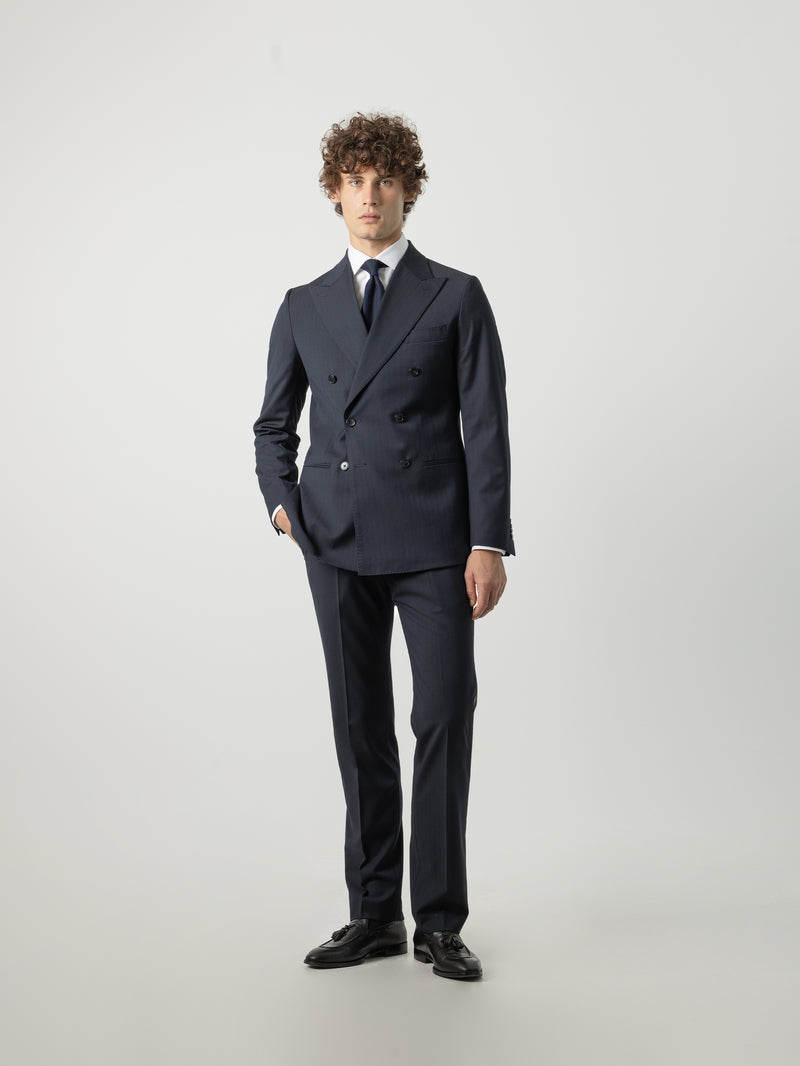 TRAJES