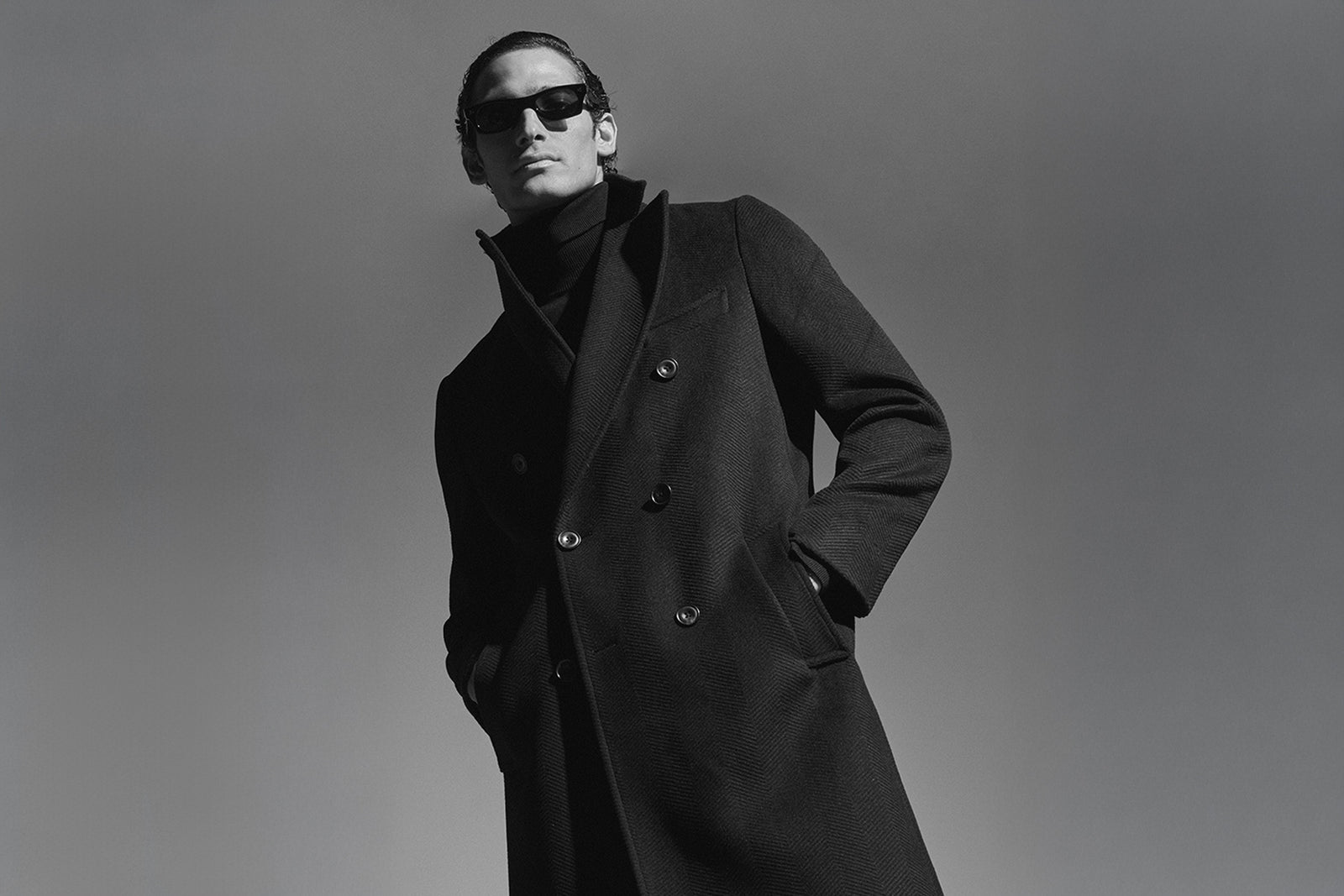 BLACK WIDE LAPEL WOOL CROSSOVER COAT