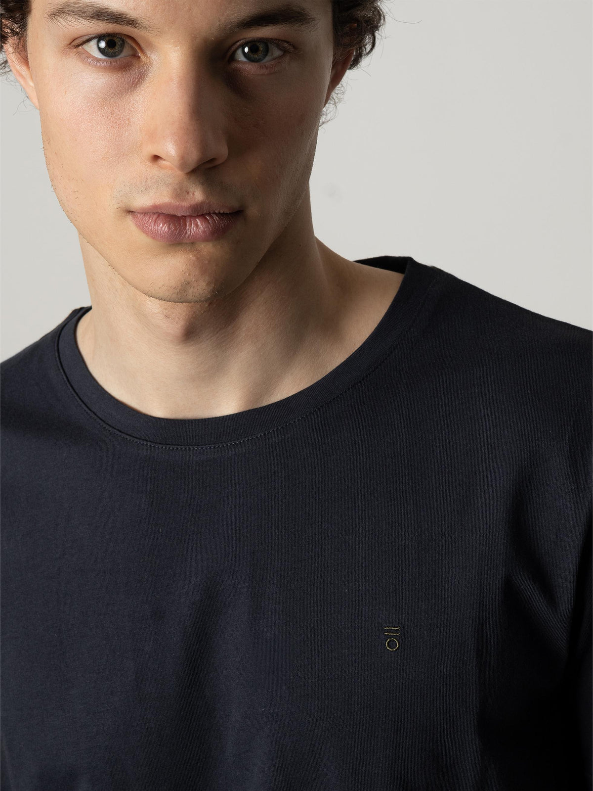 CAMISETA BÁSICA MARINO