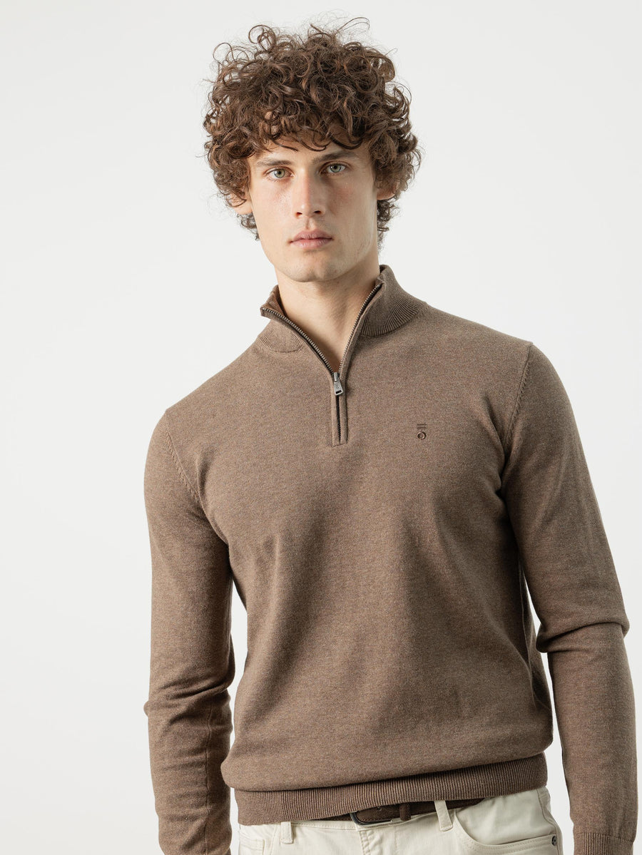 JERSEY CUELLO MOCK CREMALLERA MARRÓN
