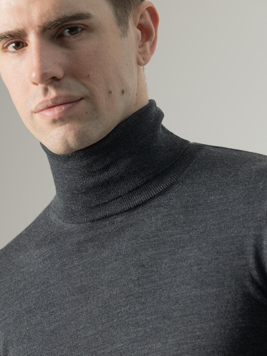 JERSEY CUELLO ALTO LANA MERINO GRIS OSCURO