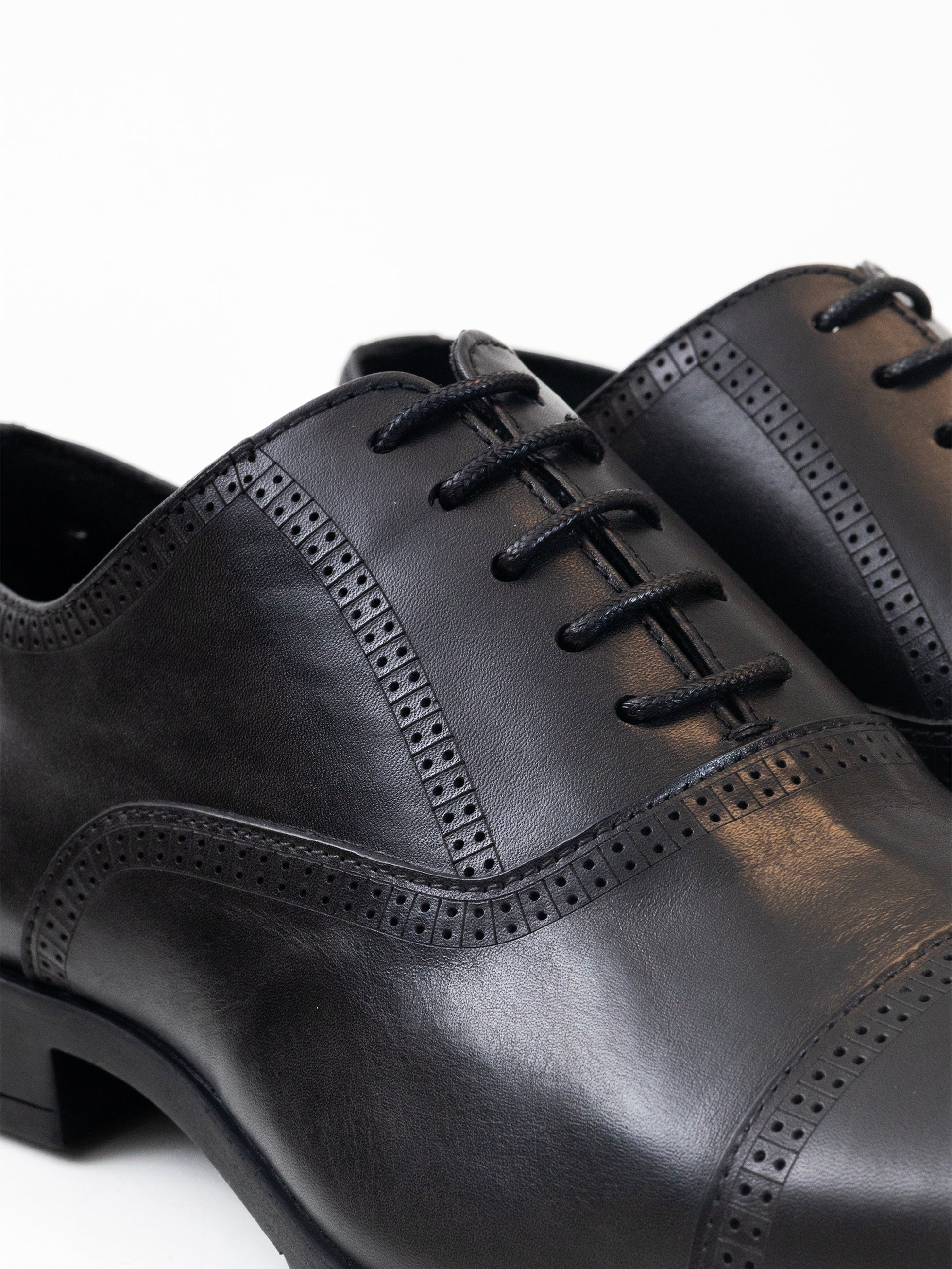 BLACK OXFORD QUARTER BROGUE SHOE 40 - Main Image