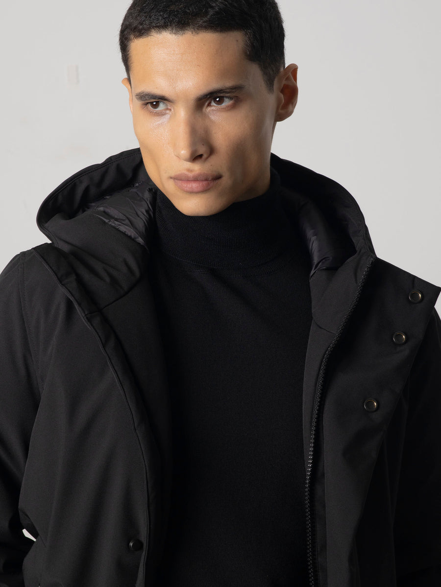 PARKA CON CAPUCHA NEGRA