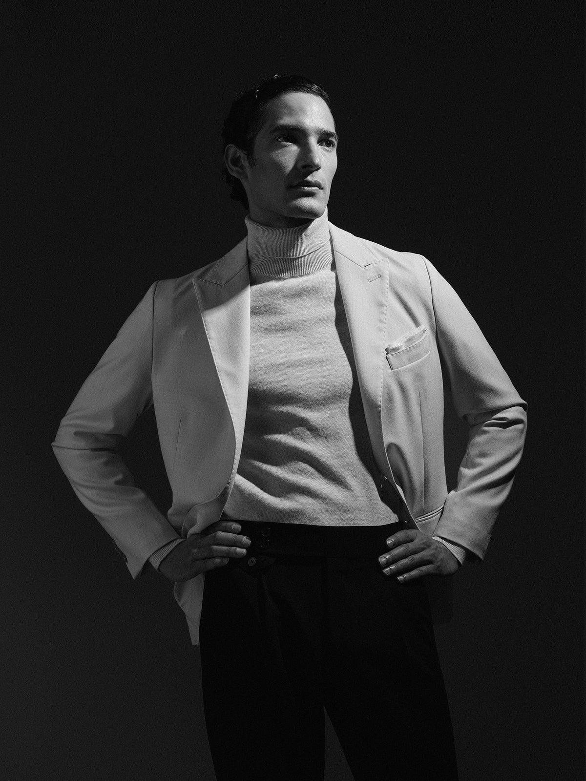 BEIGE TURTLE NECK JUMPER